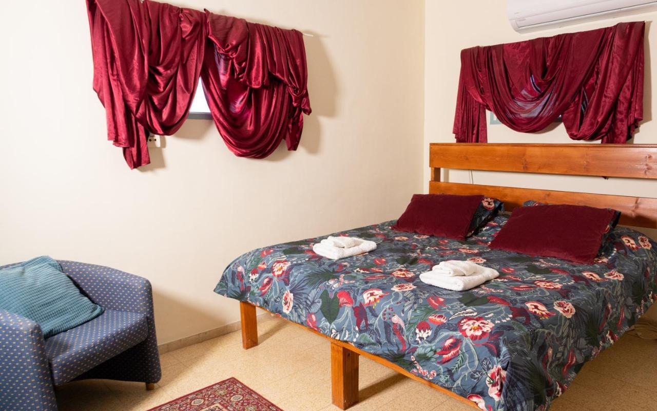 Aliyah Return Center Bed and Breakfast Degania Bet Exteriör bild